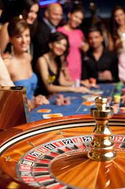 Tabel strategi dasar Blackjack showing hit-stand recommendations berdasarkan kartu pemain dan dealer